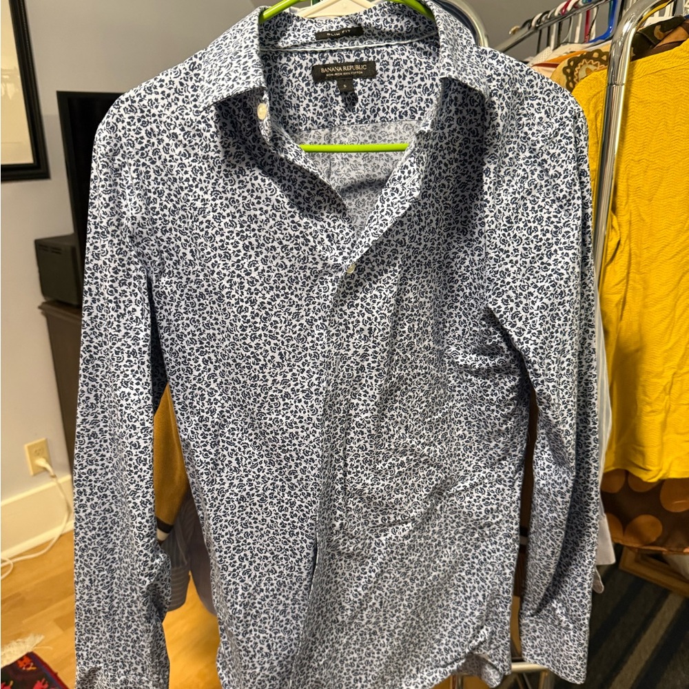 Banana Republic Men’s Blue Floral Patterned Shirt